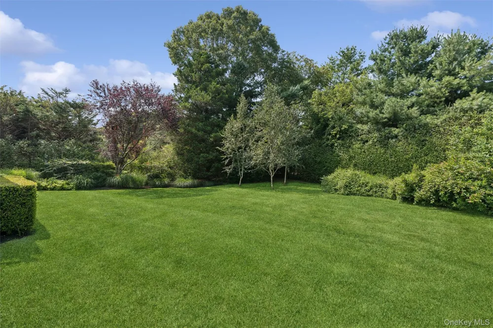 245 Meadows W Bridgehampton, NY 11932