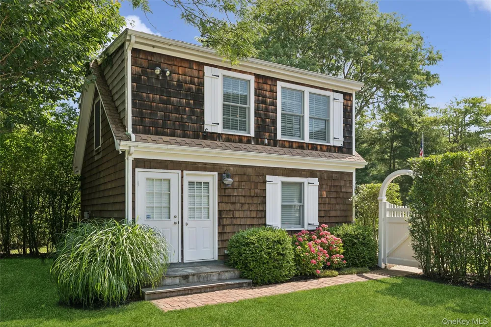 245 Meadows W Bridgehampton, NY 11932