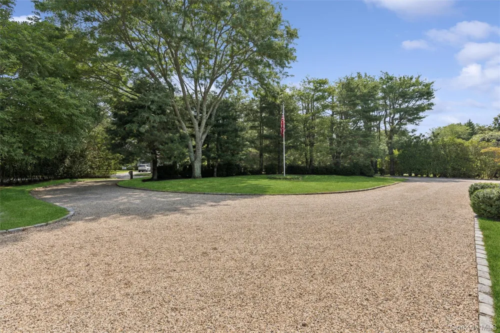 245 Meadows W Bridgehampton, NY 11932