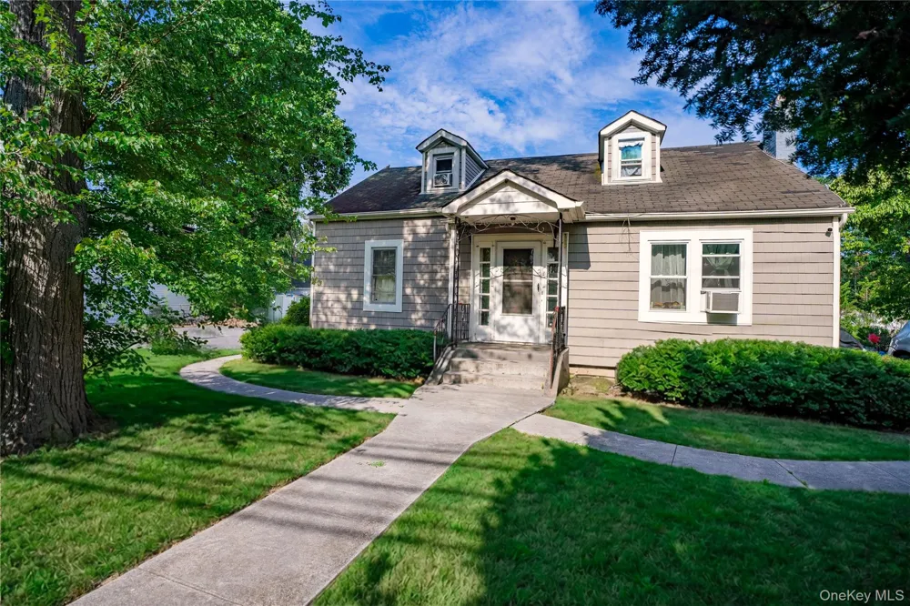 85 cocoanut Street Central Islip, NY 11722