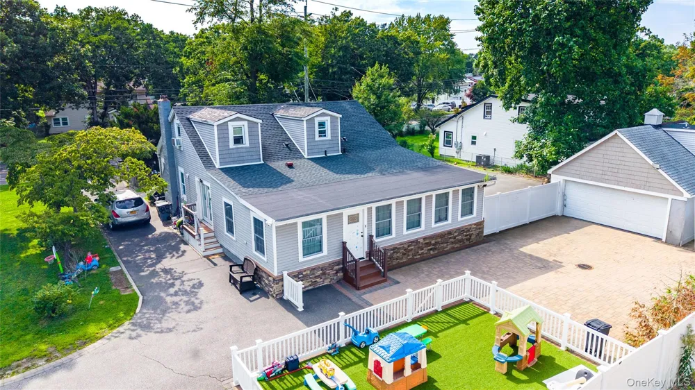 85 cocoanut Street Central Islip, NY 11722
