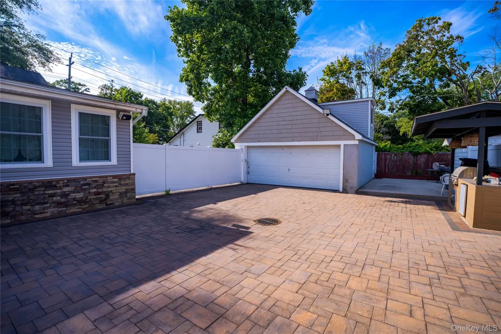 85 cocoanut Street Central Islip, NY 11722