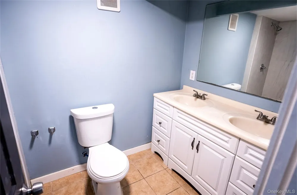 85 cocoanut Street Central Islip, NY 11722
