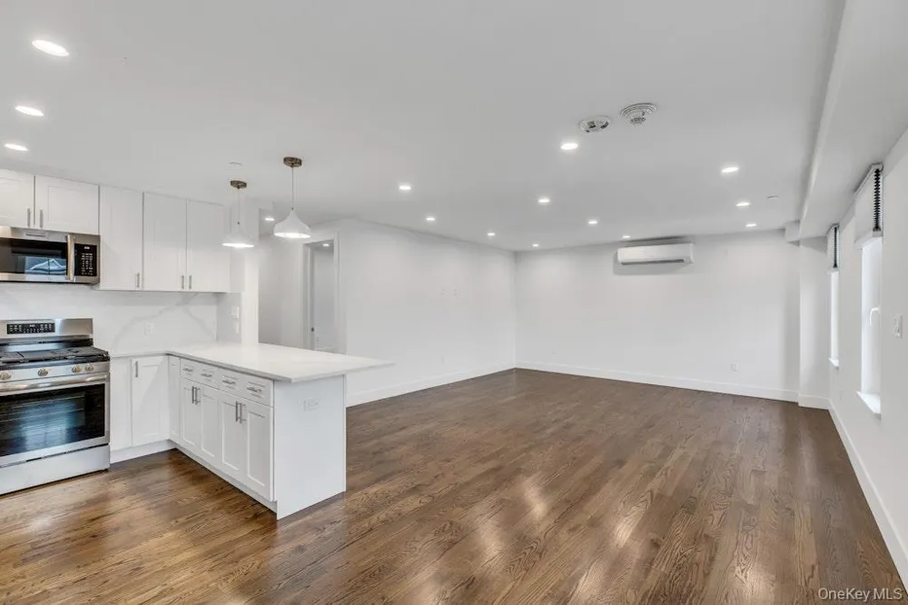 1431 Old Northern Boulevard #6 Roslyn, NY 11576