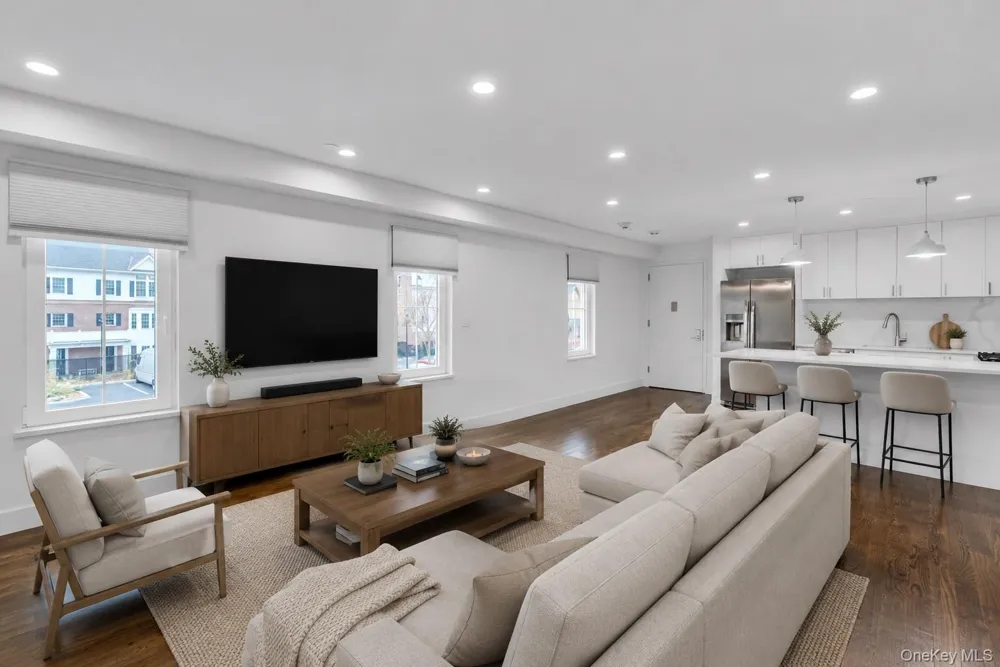 1431 Old Northern Boulevard #6 Roslyn, NY 11576