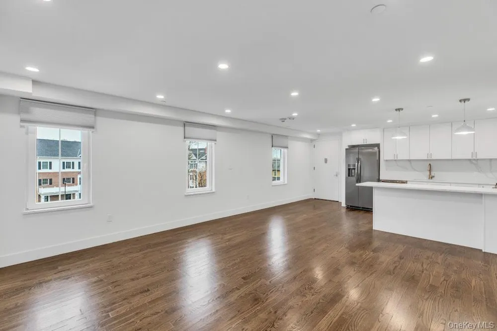 1431 Old Northern Boulevard #6 Roslyn, NY 11576