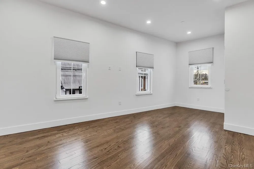 1431 Old Northern Boulevard #6 Roslyn, NY 11576