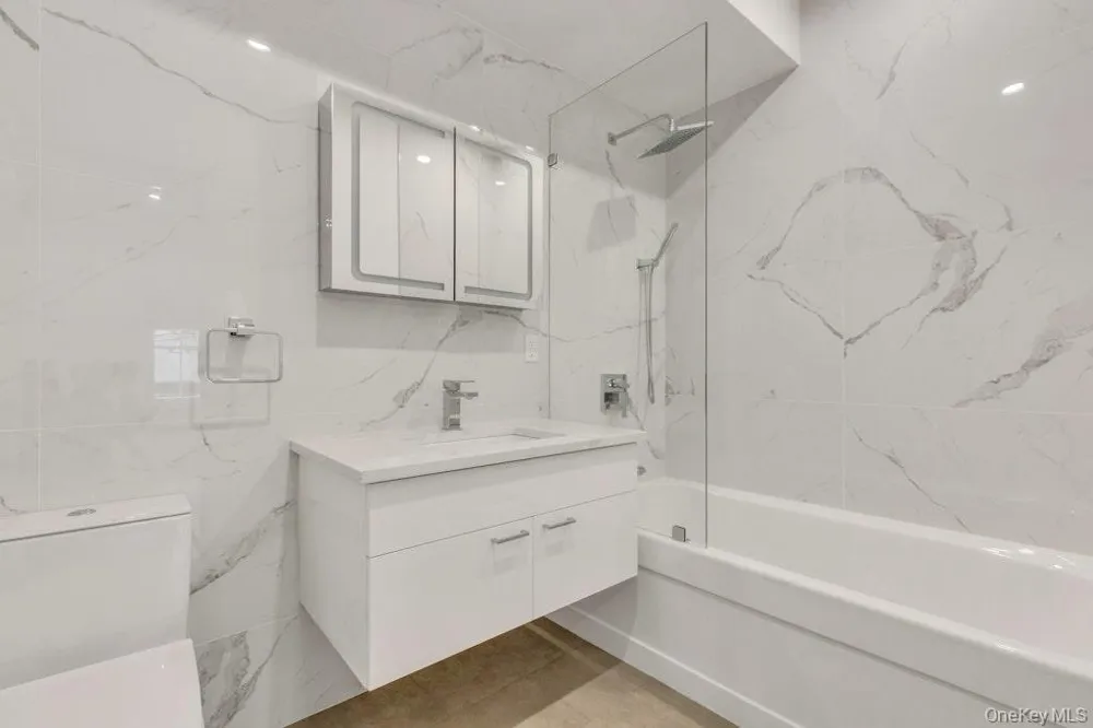 1431 Old Northern Boulevard #6 Roslyn, NY 11576