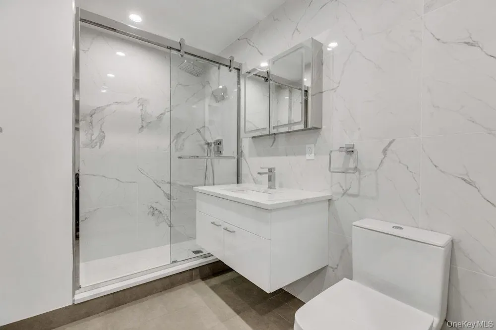 1431 Old Northern Boulevard #6 Roslyn, NY 11576