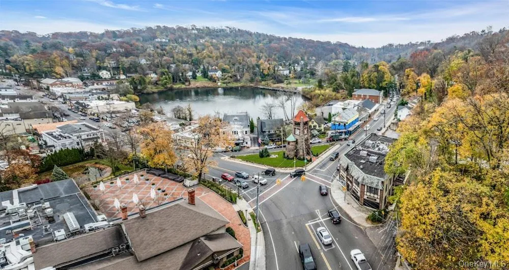 1431 Old Northern Boulevard #6 Roslyn, NY 11576