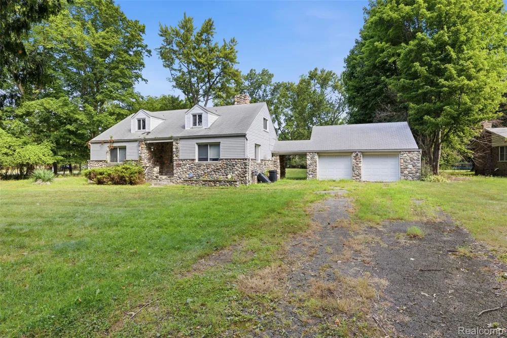 25774 Forestview Drive Southfield City, MI 48033