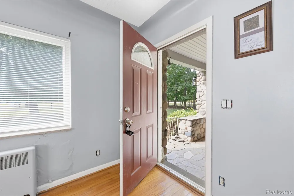 25774 Forestview Drive Southfield City, MI 48033