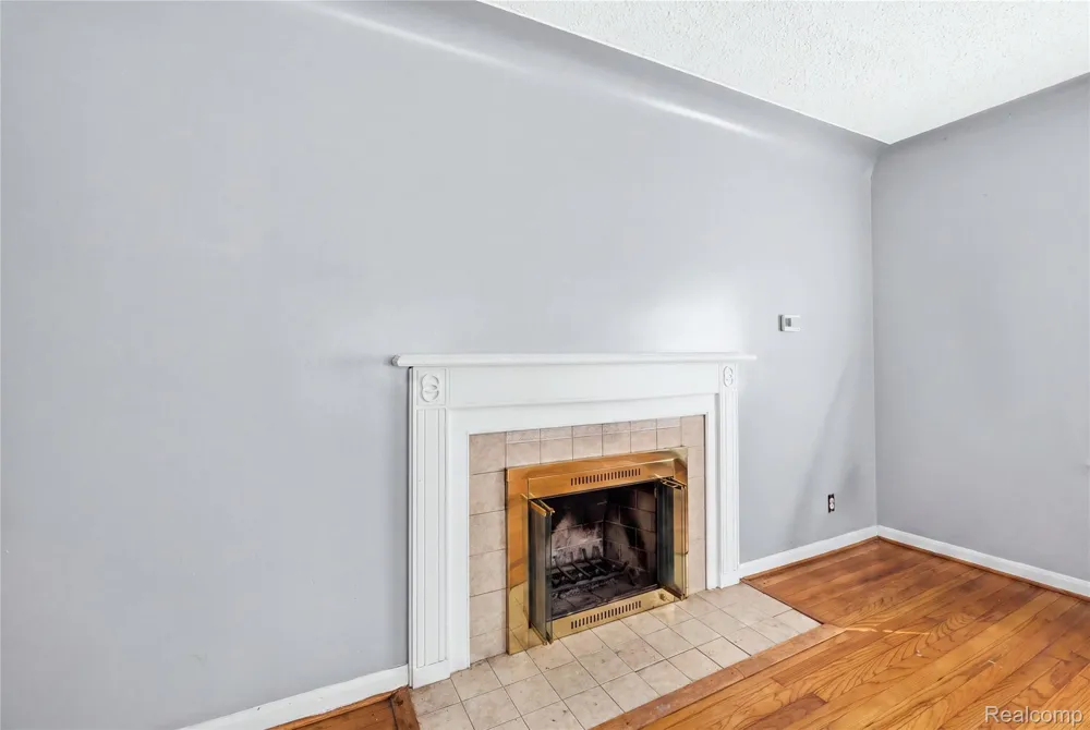 25774 Forestview Drive Southfield City, MI 48033