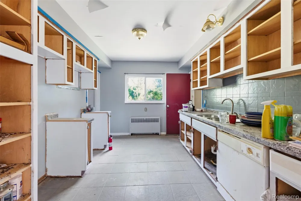 25774 Forestview Drive Southfield City, MI 48033