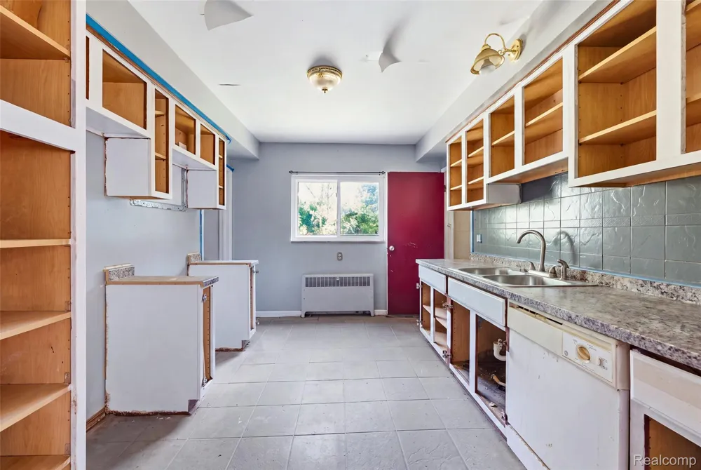 25774 Forestview Drive Southfield City, MI 48033