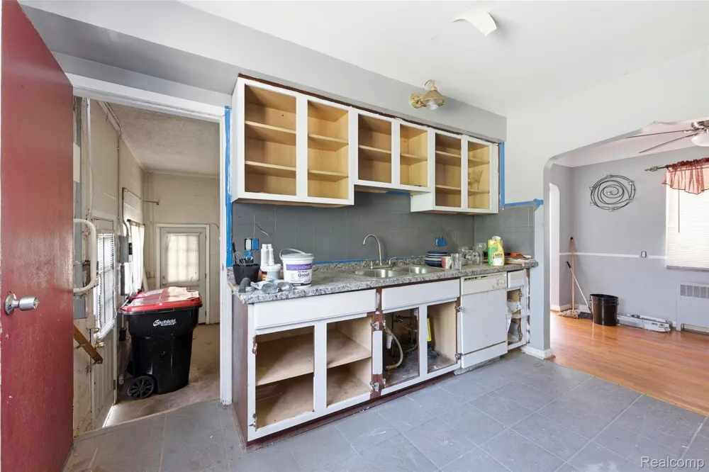 25774 Forestview Drive Southfield City, MI 48033