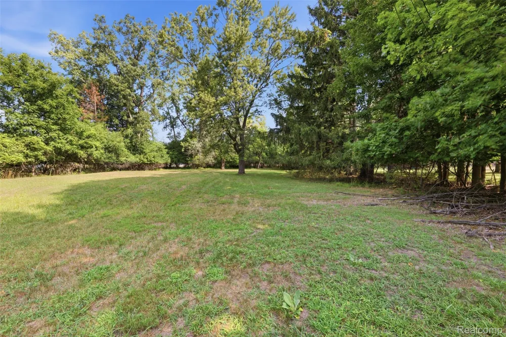 25774 Forestview Drive Southfield City, MI 48033