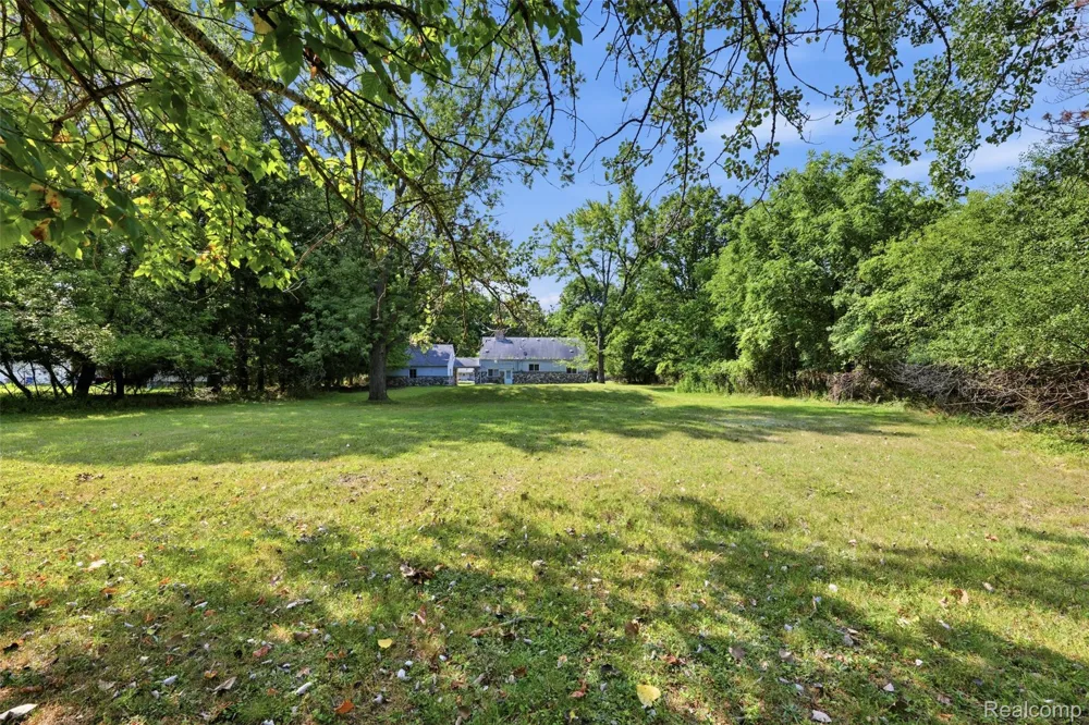 25774 Forestview Drive Southfield City, MI 48033