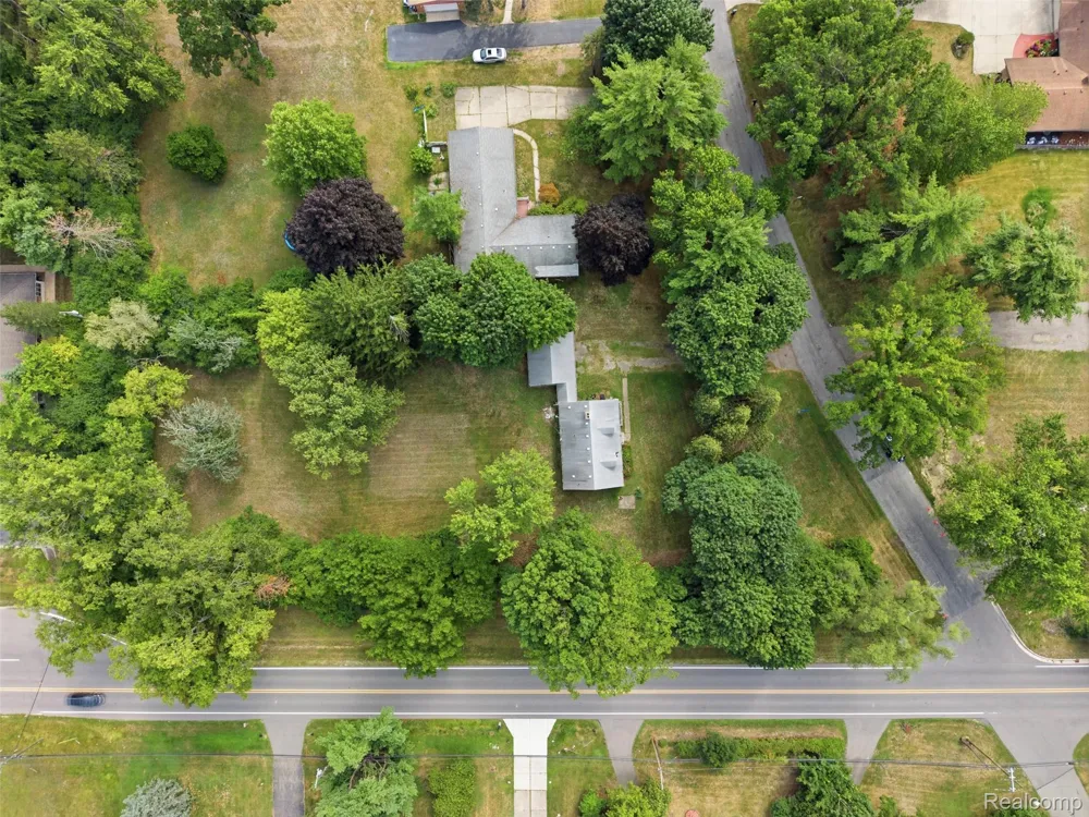 25774 Forestview Drive Southfield City, MI 48033
