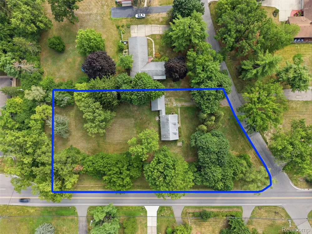 25774 Forestview Drive Southfield City, MI 48033
