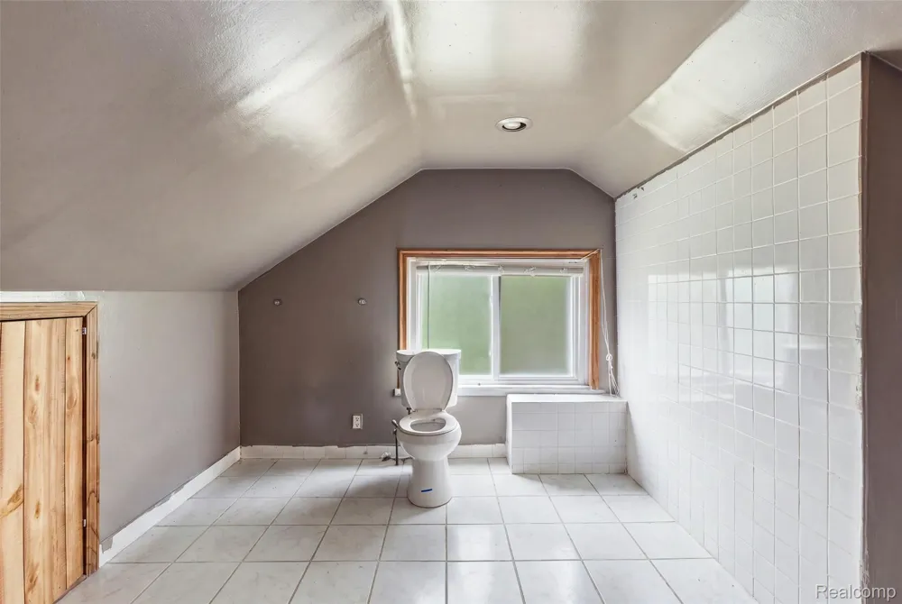 25774 Forestview Drive Southfield City, MI 48033