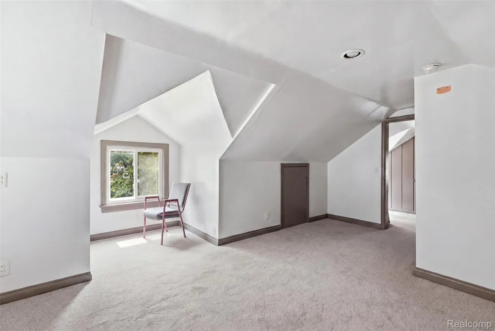 25774 Forestview Drive Southfield City, MI 48033