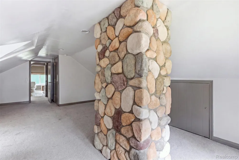25774 Forestview Drive Southfield City, MI 48033