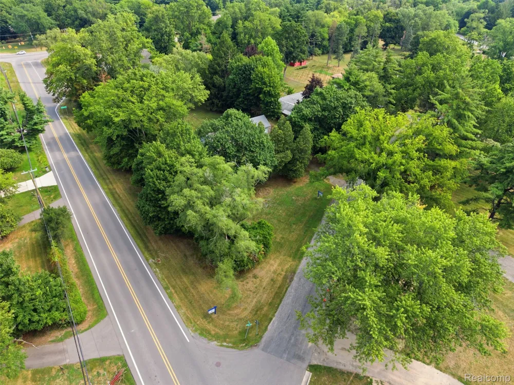 25774 Forestview Drive Southfield City, MI 48033
