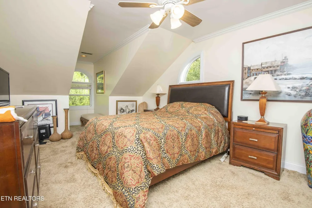 799 Twin Hills Lane Jacksboro, TN 37757