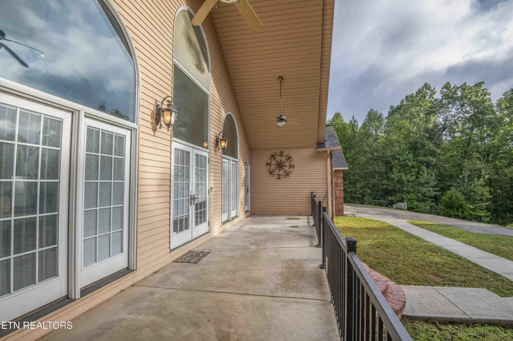 799 Twin Hills Lane Jacksboro, TN 37757