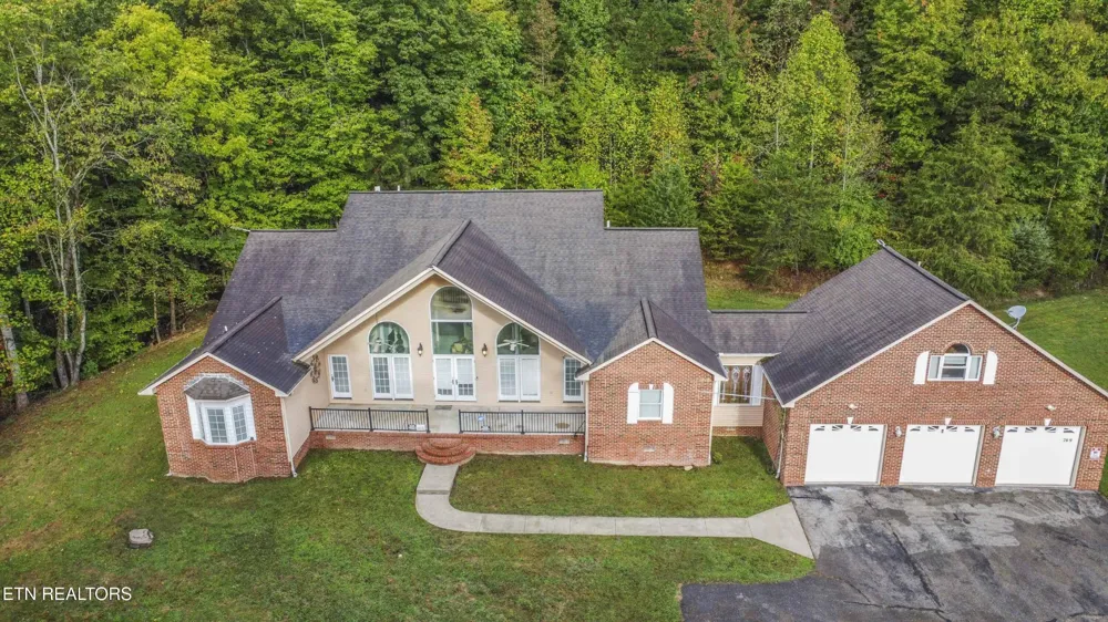 799 Twin Hills Lane Jacksboro, TN 37757