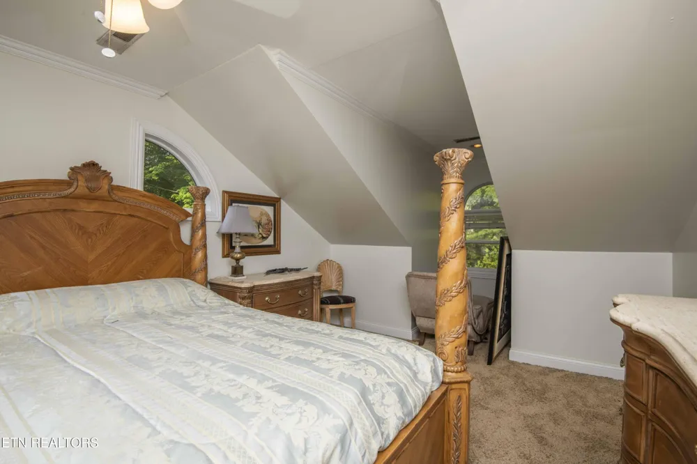 799 Twin Hills Lane Jacksboro, TN 37757