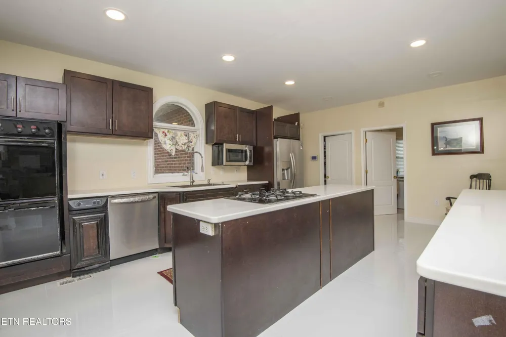 799 Twin Hills Lane Jacksboro, TN 37757