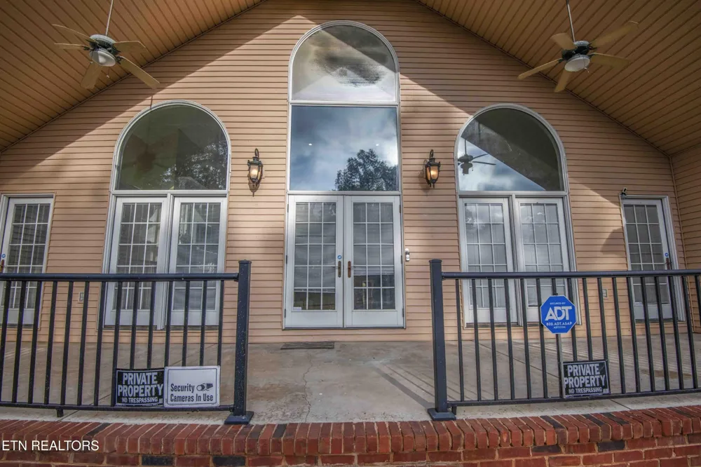 799 Twin Hills Lane Jacksboro, TN 37757