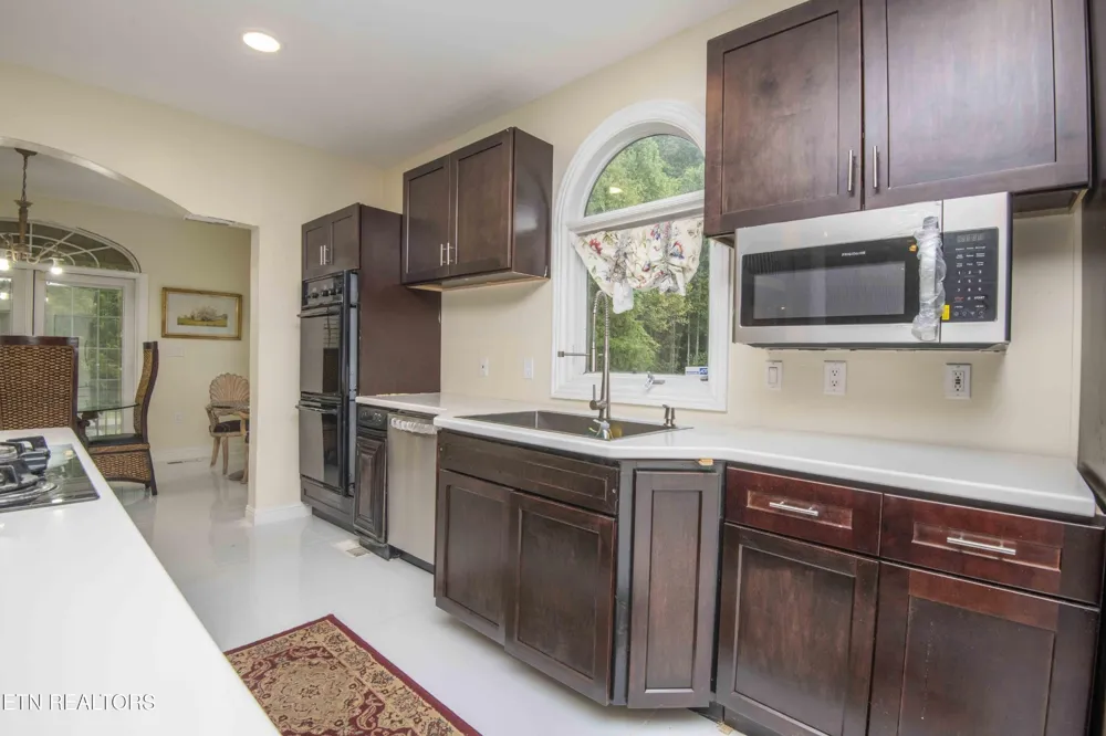 799 Twin Hills Lane Jacksboro, TN 37757