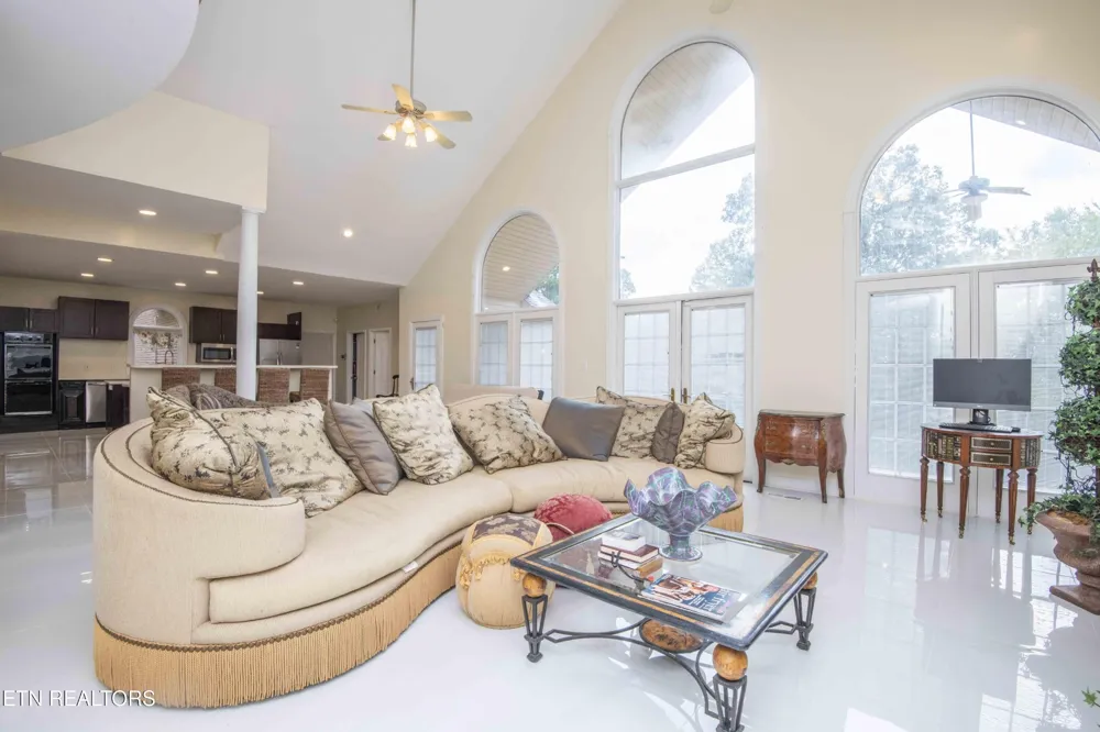799 Twin Hills Lane Jacksboro, TN 37757