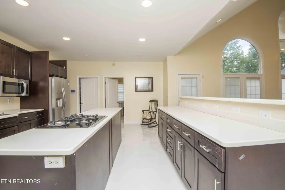 799 Twin Hills Lane Jacksboro, TN 37757