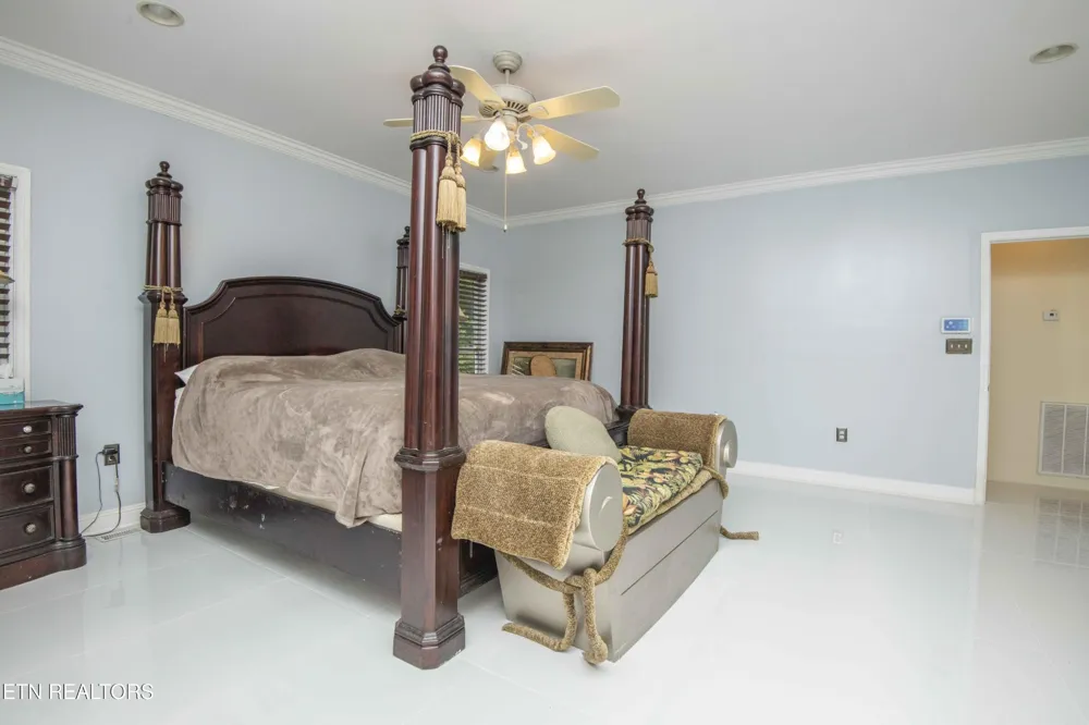 799 Twin Hills Lane Jacksboro, TN 37757