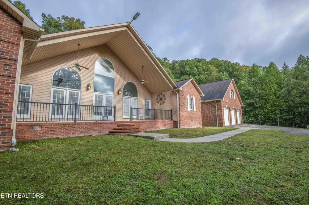 799 Twin Hills Lane Jacksboro, TN 37757
