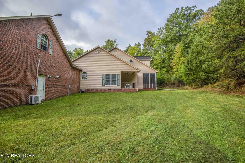 799 Twin Hills Lane Jacksboro, TN 37757