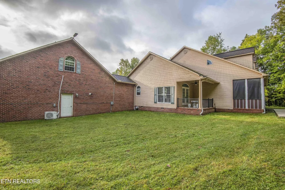 799 Twin Hills Lane Jacksboro, TN 37757