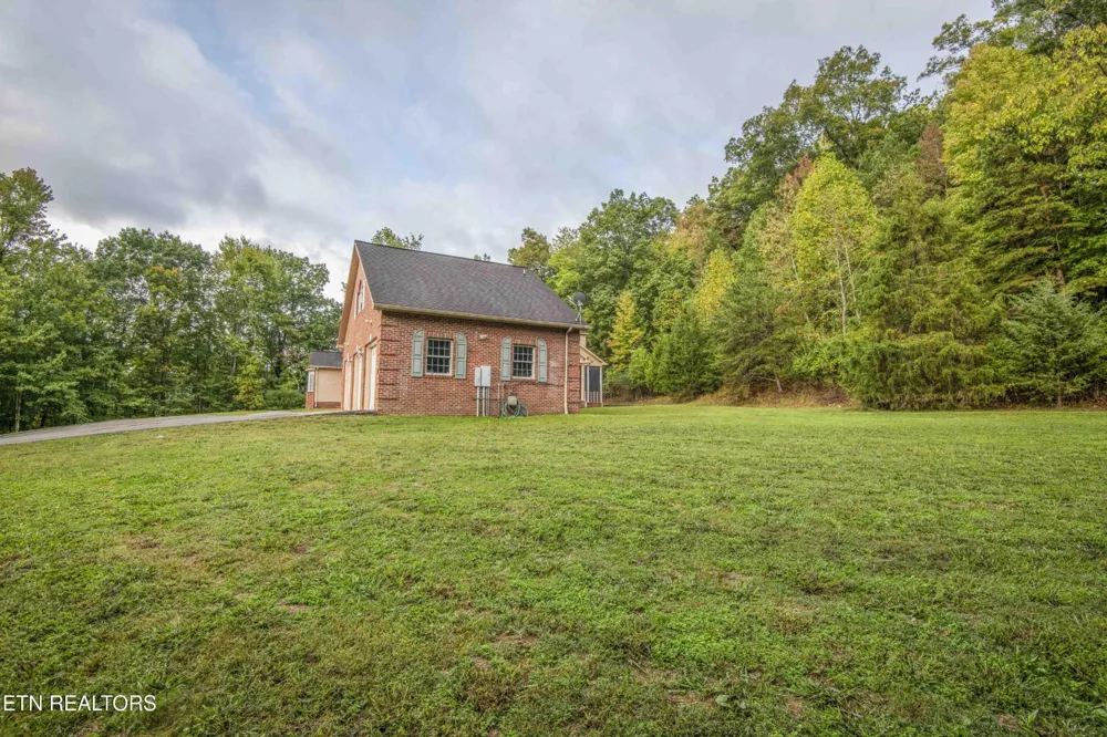 799 Twin Hills Lane Jacksboro, TN 37757