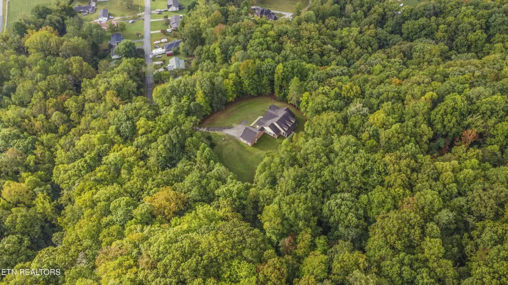 799 Twin Hills Lane Jacksboro, TN 37757