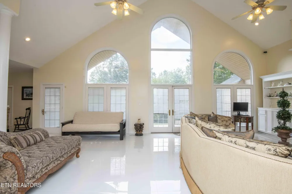 799 Twin Hills Lane Jacksboro, TN 37757