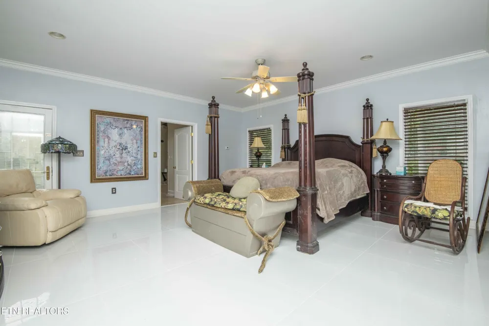 799 Twin Hills Lane Jacksboro, TN 37757