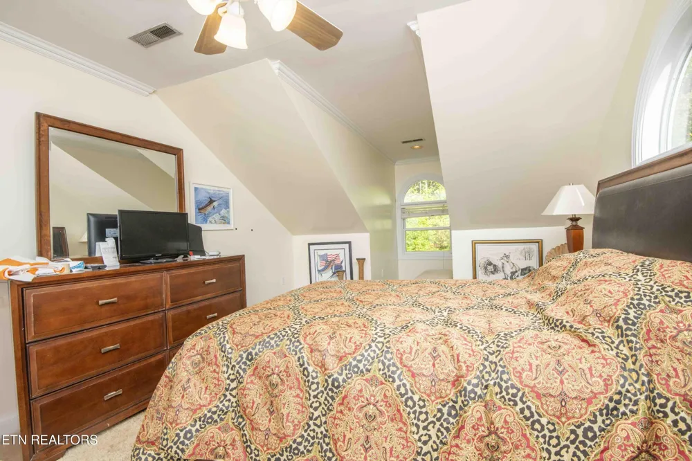 799 Twin Hills Lane Jacksboro, TN 37757