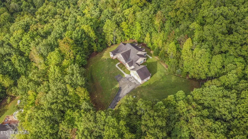 799 Twin Hills Lane Jacksboro, TN 37757
