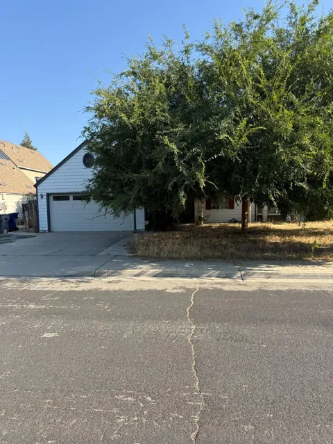 833 Burlingame Avenue