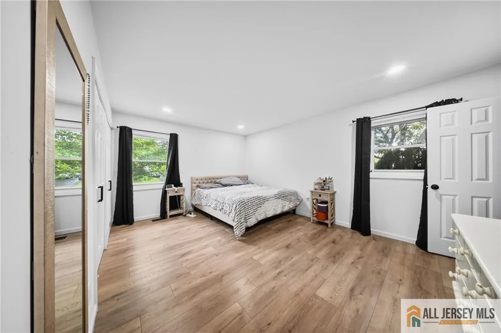 32 Lebed Drive Franklin, NJ 08873