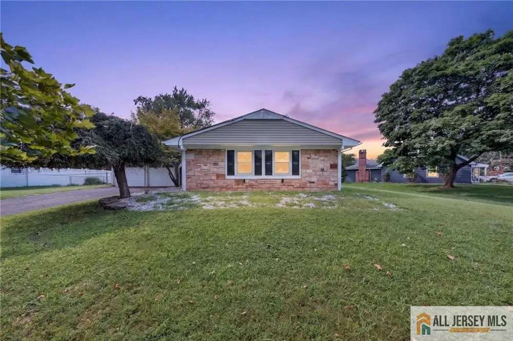 32 Lebed Drive Franklin, NJ 08873